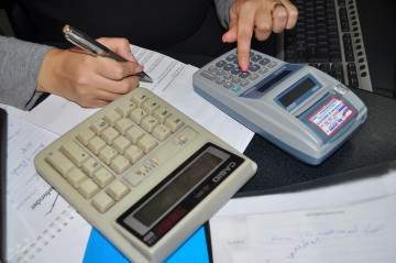 Peste 170 de persoane bănuite de infracţiuni economice, cercetate de poliţişti